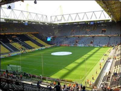 Dans quelle ville le Westfalenstadion se trouve-t-il ?