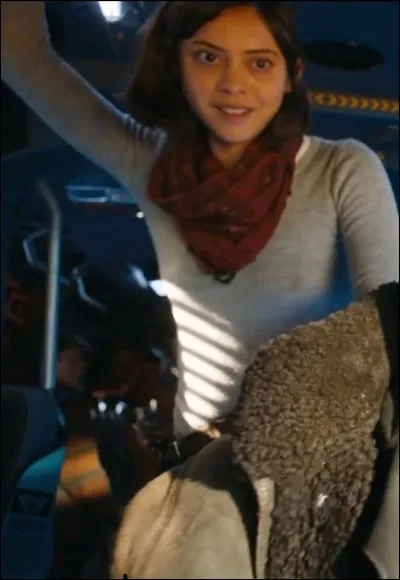 Quelle est la personne que Thomas embrasse chez Marcus ?