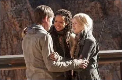 Qui sont les deux amies d'Aris ?