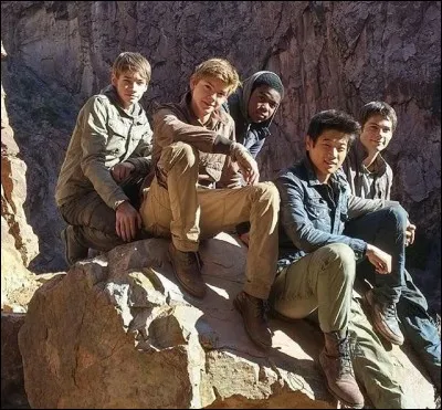 Comment s'appelle la cage qui conduit les adolescents au bloc ?