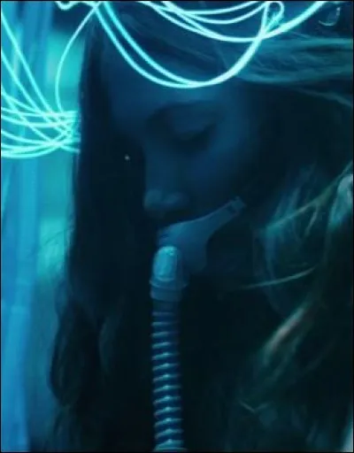 Qui est la fille que Thomas prend pour Teresa ?