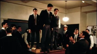 En 1988, quel acteur est le professeur de littérature dans le film "Le Cercle des poètes disparus" ?