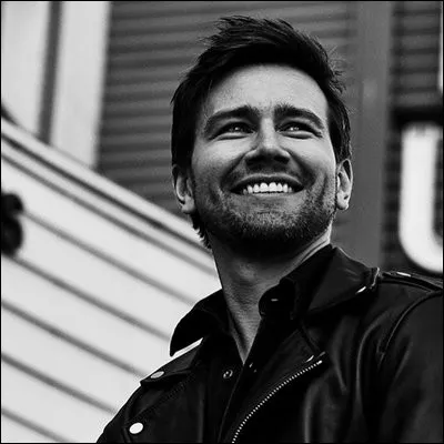 Dans quelles séries Torrance Coombs a-t-il joué ?