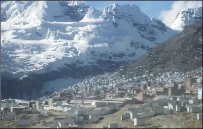 Quelle est la ville la plus haute (5 130m) ?