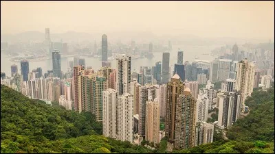 Quelle est la ville qui compte le plus de gratte-ciel (353) ?