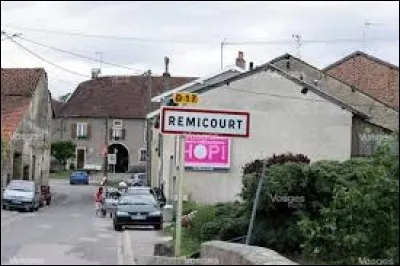 Petit village de 64 habitants, dans le Grand-Est, Remicourt se trouve dans le département ...