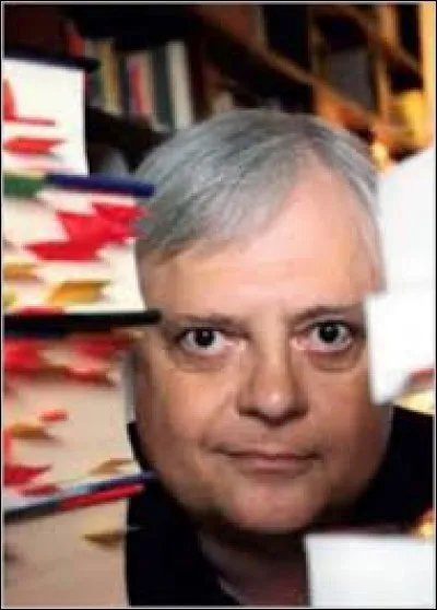 Qui a traduit les pièces de théâtre et livres ?