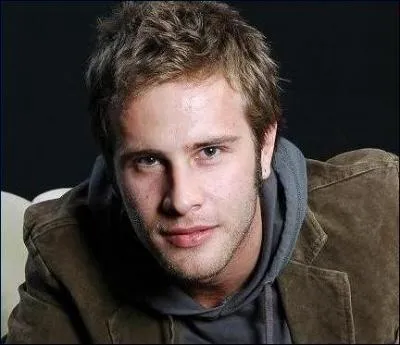 Comment s'appelle l'acteur ?