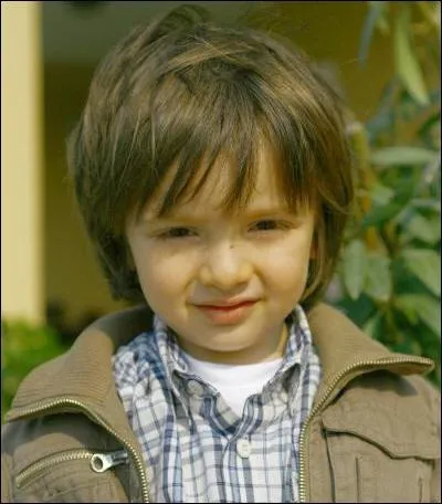 Comment  s'appelle le fils de Nadia et Nicolas ?