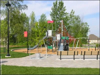 Sur cette photo, on peut voir un parc municipal.