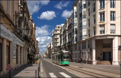 Saint-&Eacute;tienne se trouve dans la r&eacute;gion Auvergne-Rh&ocirc;ne-Alpes.