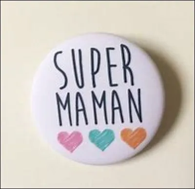 De quelle couleur sont les cheveux de sa mère ?