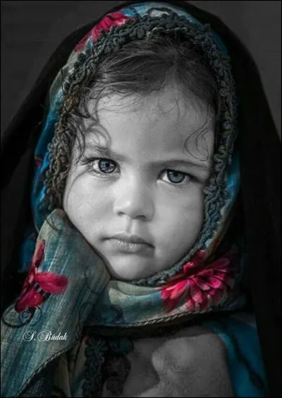 En droit français, quel est le délai durant lequel les parents naturels ou légitimes, se sont manifestement désintéressés de leur enfant, pour que l'enfant soit déclaré "abandonné" ?