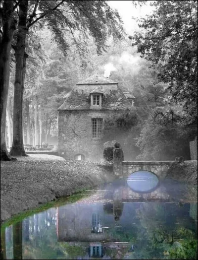 Dans les années 60, qui chantait "Une grande maison au bout d'une allée, une grande maison toute abandonnée, et puis sur la porte une petite pancarte où l'on a écrit "à louer", même si tu revenais..." ?