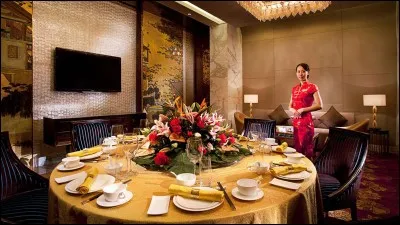 "Parle-moi du bleu du ciel / Dans un restaurant chinois / Offre-moi du miel du bout de tes doigts... / Dis-moi que l'amour ne s'arrête pas". De qui sont ces paroles ?