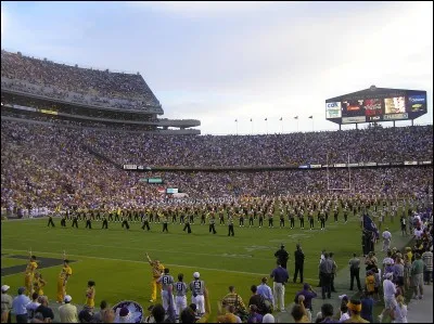 Où le Tiger Stadium de 102 320 places se trouve-t-il ?