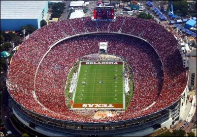 Où le Cotton Bowl Stadium de 92 200 places se trouve-t-il ?