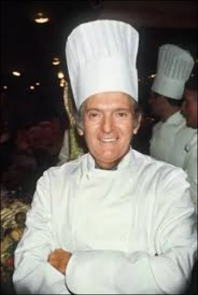 Ce pâtissier français, chef d'entreprise fondateur d'une école de pâtisserie, auteur de plusieurs livres de cuisine, c'est ...