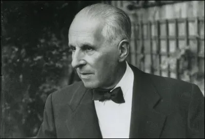 Cet éditeur, fondateur d'une maison d'édition qui occupe une place majeure dans la vie littéraire française du XXe siècle, c'est ...