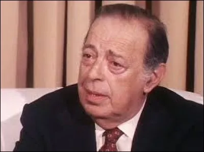 Ce journaliste, engagé par Lazareff comme grand reporter à Paris-Soir, est devenu en 1947 le rédacteur en chef de l'hebdomadaire Paris Match et, en 1948, celui du quotidien Paris-Presse. Il dirige ensuite l'empire de presse de Jean Prouvost, à savoir Télé 7 jours, Le Figaro, Paris Match, France-Soir. C'est ...