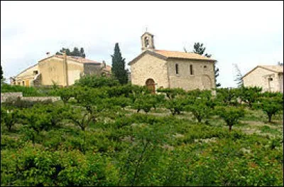 Nous sommes à présent à Bésignan. Petit village Drômois de 76 habitants, il se situe dans l'ancienne région ...