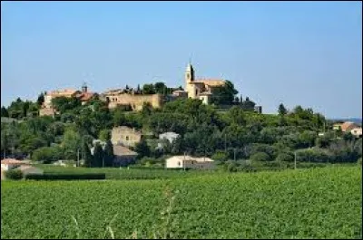 Village viticole Vauclusien, Cairanne se situe en région ...