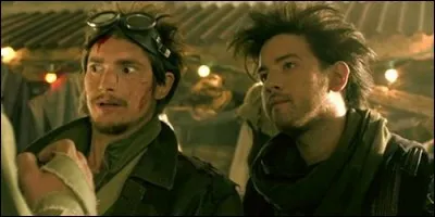 Dans la web-série "Le Visiteur du futur", qui voit sa vie chamboulée après l'apparition d'un étrange visiteur ?