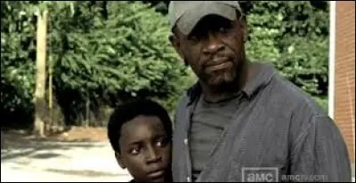 Avec qui vit Morgan au début de la saison 1?