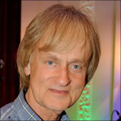 Dave : "La fille incendiaire, que l'on dit l&eacute;g&egrave;re, connue sous le nom de Laura".