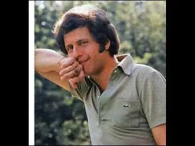 Joe Dassin : "Mais il ne nous &eacute;coutait pas et d&egrave;s le petit jour, la famille reprenait son voyage au long cours".