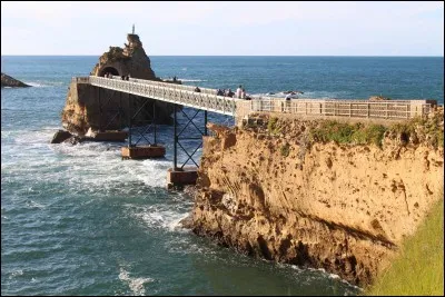 Dans quelle ville le pont du rocher de la Vierge se trouve-t-il ?