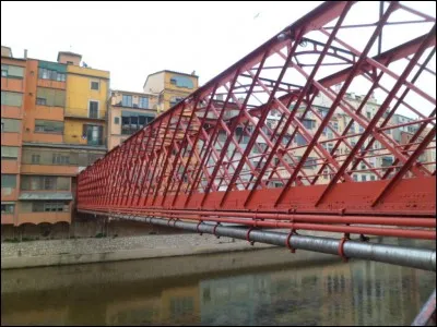 Dans quelle ville de Catalogne la passerelle Eiffel se trouve-t-elle ?