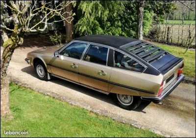 Quel changement n'a pas eu lieu en 1985 sur la gamme CX ?