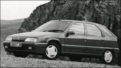 La ZX est la dernière Citroën qui possède...