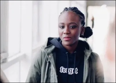 Imane ne boit jamais d'alcool.