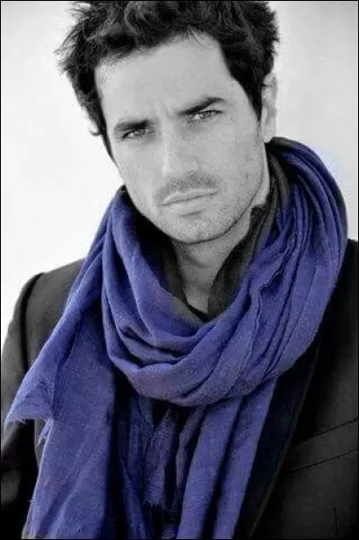 Méfie-toi d'avril ! "Fous ta cagoule ou t'auras froid ! T'auras les glandes, t'auras les boules... Un pied dehors, direct c'est la pharyngite, la morve au nez, les microbes qui s'agitent." Soyez prudents et suivez les conseils :