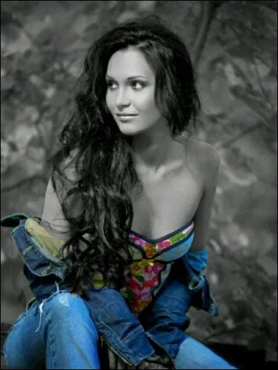 Quant à lui, c'est un inconditionnel d'un vieux blue jean qui ne valait plus rien et d'un foulard en bannière !