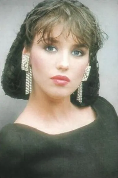 Quant à Adjani, elle ne quitte pas son petit...