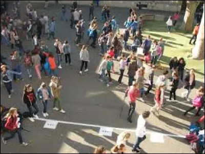 Que fais-tu &agrave; la r&eacute;cr&eacute; ?