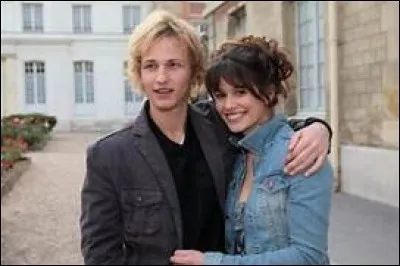 Où Clem retrouve-t-elle Julien ?