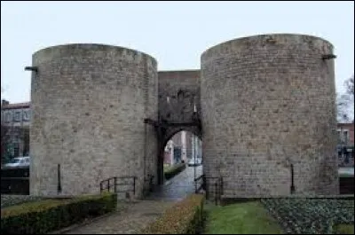 Dans quelle ville peut-on voir la porte d'Arras ?
