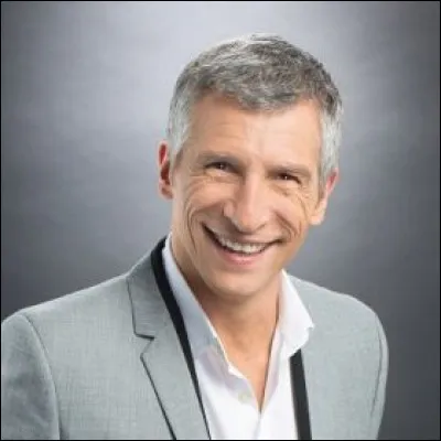 Chaîne de diffusion : France 2
Années de diffusion : Depuis 2007
Indices : Micro/Musicien/Texte/Maestro
Quel est ce jeu télévisé ?