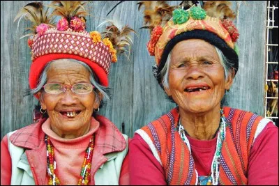 Oublions la formule Club et allons rencontrer des gens et apprendre leur hospitalité incomparable : ces insulaires sont gentils et amicaux, spécialement accueillants et curieux mais surtout, très respectueux. Avec eux, on ne se sent pas comme un porte-monnaie. 
D'où viennent ces femmes âgées qui ont toujours l'air heureuses et souriantes, qui ont toujours aimé chanter, danser et faire la fête ?