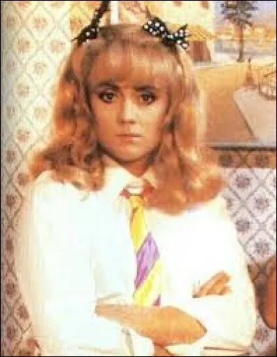 Dans une des chansons qu'il a écrites, il dit être amoureux de..