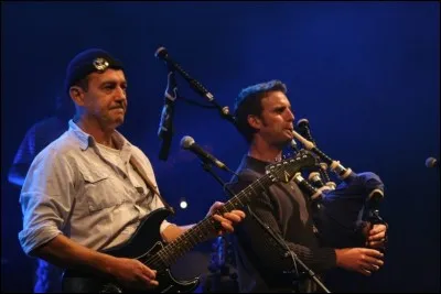 Soldat Louis chante ''Tirer des caisses''. Qui est l'un des fondateurs de la marque de ''caisses'' électriques Tesla ?