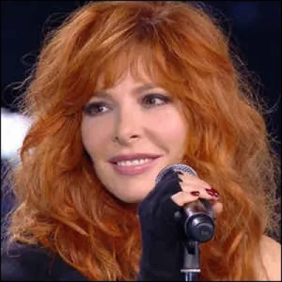 ''Pourvu qu'elles soient douces'' est un des titres de Mylène Farmer. Quel est le bon choix pour les dates de sa tournée intitulée ''Mylenium Tour'' ?