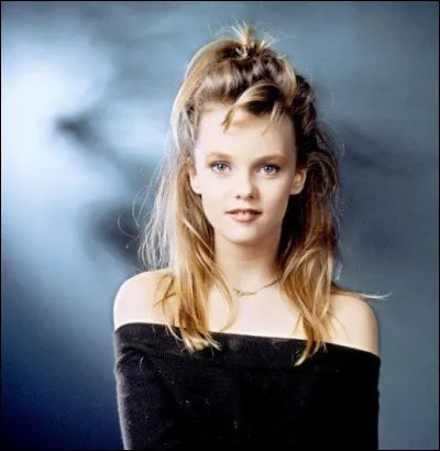 ''Marilyn et John'' a été chanté par Vanessa Paradis. Complétez les paroles.

''C'est un amour mystère
Un secret d'État
Marilyn change sa voix
Elle s'invente des prénoms
Et le mariage --------------------------------''