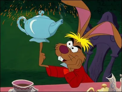 Le Lièvre de Mars propose à plusieurs reprises une tasse de thé à Alice. Mais que se passe-t-il ensuite ?