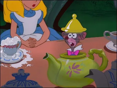 Endormi dans une théière, le « Loir » se réveille pour célébrer le non-anniversaire d'Alice et devient incontrôlable lorsque la jeune fille prononce un mot. Lequel ?