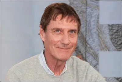 Ce cin&eacute;aste, qui a r&eacute;alis&eacute; "La D&eacute;chirure" et "Mission", c'est ...